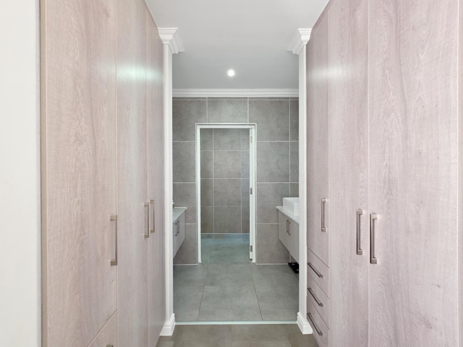 3 Bedroom Property for Sale in Sunningdale Western Cape